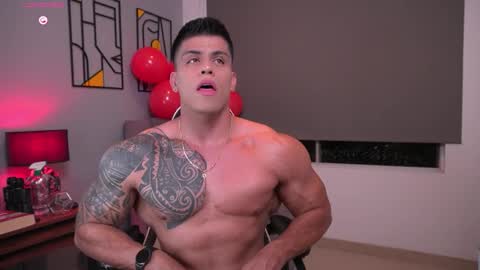 Snapshot of tyler_muscle chatting on 02/15/26, 12:18 David online show from 02/15/26, 12:18