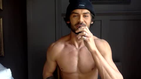 Snapshot of tylerjamesxxx_ chatting on 09/11/25, 09:31 tylerjamesxxx_ online show from 09/11/25, 09:31