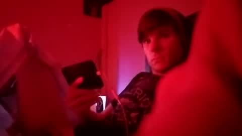 Snapshot of tylerlee199169 chatting on 10/26/25, 08:42 Tyler online show from 10/26/25, 08:42