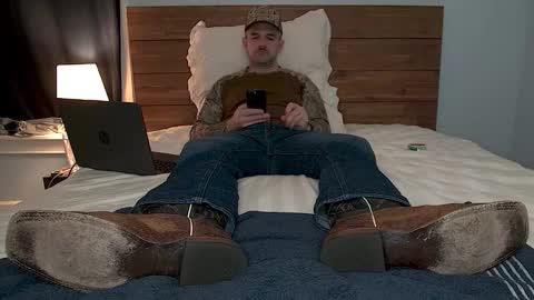 Snapshot of tylerlogan813 chatting on 11/08/25, 10:30 TylerLogan813 online show from 11/08/25, 10:30