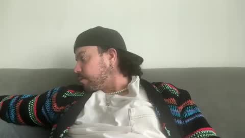 Snapshot of tyleruzi chatting on 12/04/24, 06:39 Tyleruzi online show from 12/04/24, 06:39