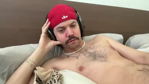 Snapshot of tyleruzi chatting on 12/06/24, 04:17 Tyleruzi online show from 12/06/24, 04:17