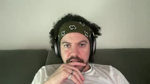 Snapshot of tyleruzi chatting on 12/19/24, 10:32 Tyleruzi online show from 12/19/24, 10:32