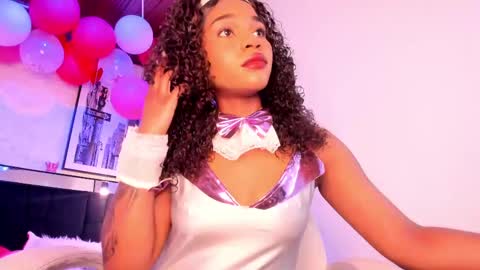 Snapshot of tylla_ chatting on 02/25/25, 02:14 online show from 02/25/25, 02:14
