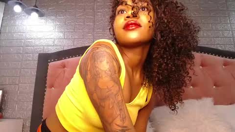 Snapshot of tylla_ chatting on 02/27/25, 11:59 online show from 02/27/25, 11:59