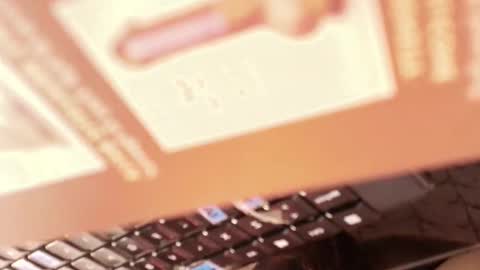 Snapshot of tylla_ chatting on 03/01/25, 03:10 online show from 03/01/25, 03:10