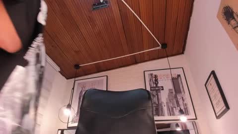 Snapshot of tylla_ chatting on 09/17/25, 04:03 online show from 09/17/25, 04:03