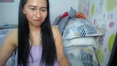Snapshot of tyna_b chatting on 06/14/26, 03:03 Tyna online show from 06/14/26, 03:03