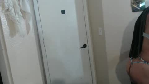 Snapshot of uandme_baby chatting on 10/31/25, 05:03 Azelia B online show from 10/31/25, 05:03