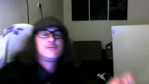 Snapshot of ucloudd chatting on 10/31/25, 03:46 ucloudd online show from 10/31/25, 03:46