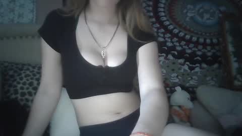 Snapshot of uhhhmeg chatting on 02/21/25, 12:16 uhhhmeg online show from 02/21/25, 12:16