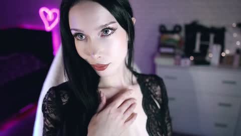 Izzy    online show from 12/07/24, 04:47