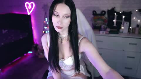 Izzy    online show from 12/15/24, 04:26