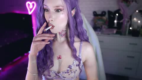 Izzy    online show from 01/07/25, 04:16