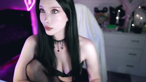 Izzy    online show from 01/08/25, 12:47