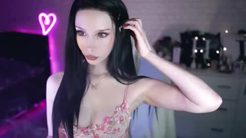 Izzy    online show from 02/18/25, 05:31