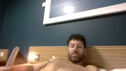 ukguyitsme online show from 11/26/25, 11:28