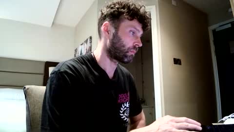 ukguyitsme online show from 05/12/26, 12:35