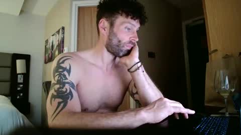 ukguyitsme online show from 05/13/26, 06:38
