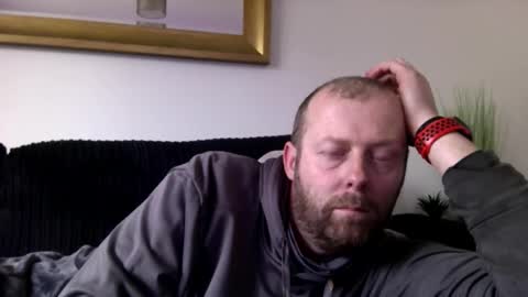 Snapshot of ukmatty3 chatting on 03/27/26, 02:39 ukmatty3 online show from 03/27/26, 02:39