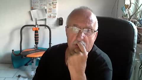 Snapshot of ulli44 chatting on 05/09/26, 06:02 Ulrich online show from 05/09/26, 06:02