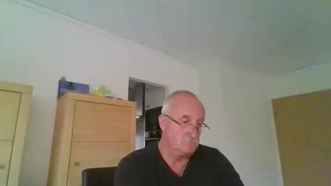Snapshot of ulli44 chatting on 05/14/26, 06:37 Ulrich online show from 05/14/26, 06:37