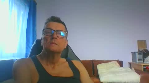 ulmeni4 online show from 11/14/25, 08:57