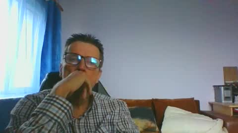 ulmeni4 online show from 11/30/25, 09:35