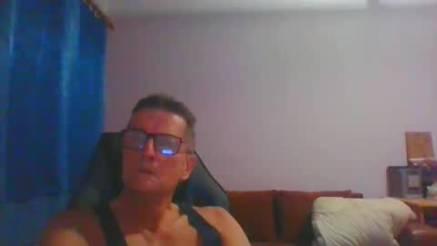 ulmeni7 online show from 11/17/25, 07:41