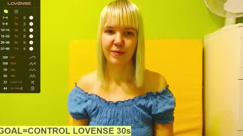 Snapshot of ultra_meow chatting on 12/18/25, 12:55 Roxy online show from 12/18/25, 12:55