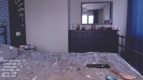 Snapshot of uminarin chatting on 03/18/26, 04:59 Julia online show from 03/18/26, 04:59