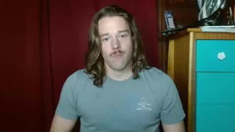 Snapshot of umphreak42 chatting on 02/25/25, 12:36 Andrew online show from 02/25/25, 12:36