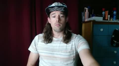 Snapshot of umphreak42 chatting on 09/28/25, 06:46 Andrew online show from 09/28/25, 06:46