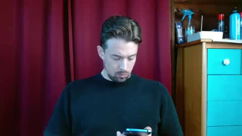 Snapshot of umphreak42 chatting on 11/17/25, 09:42 Andrew online show from 11/17/25, 09:42