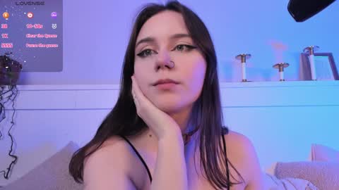 Snapshot of una_medisson chatting on 02/04/25, 12:44 Una  online show from 02/04/25, 12:44