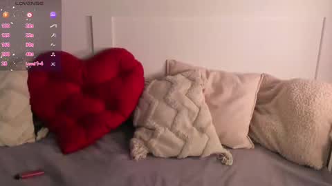 Snapshot of una_medisson chatting on 02/17/25, 11:23 Una  online show from 02/17/25, 11:23