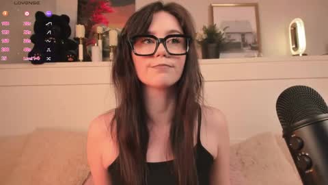 Snapshot of una_medisson chatting on 05/17/26, 10:11 Una online show from 05/17/26, 10:11