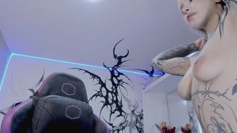 Snapshot of unachimbaherida chatting on 02/01/25, 06:21 Elle Danielle  online show from 02/01/25, 06:21