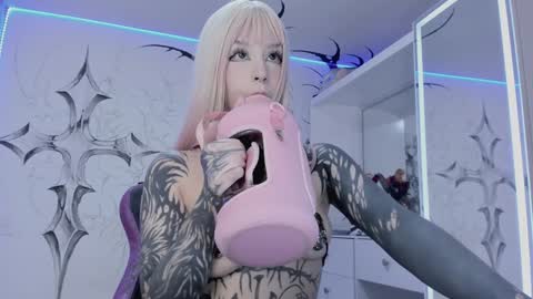 Snapshot of unachimbaherida chatting on 02/03/25, 03:20 Elle Danielle  online show from 02/03/25, 03:20