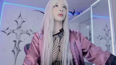 Snapshot of unachimbaherida chatting on 02/10/25, 03:35 Elle Danielle  online show from 02/10/25, 03:35