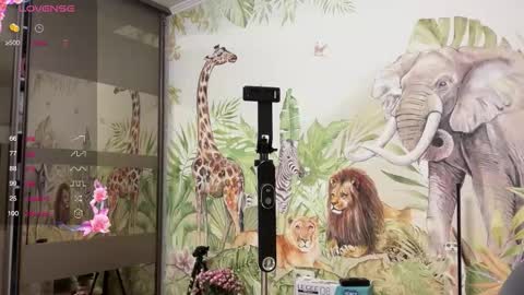 unarks online show from 10/28/25, 05:04