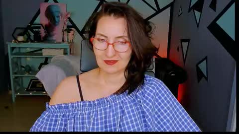 Snapshot of unatera chatting on 02/08/26, 09:13 UnaTera online show from 02/08/26, 09:13