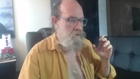 Snapshot of uncle_hottiecb chatting on 07/17/26, 06:24 Uncle Hottie online show from 07/17/26, 06:24