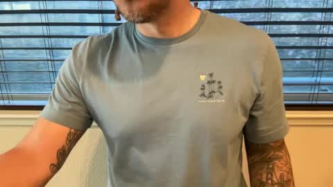 Snapshot of uncleblazer10 chatting on 03/03/25, 04:56 uncleblazer10 online show from 03/03/25, 04:56