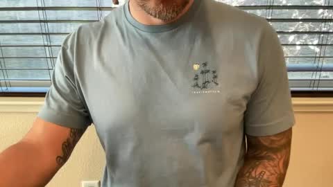 Snapshot of uncleblazer10 chatting on 03/03/25, 08:00 uncleblazer10 online show from 03/03/25, 08:00