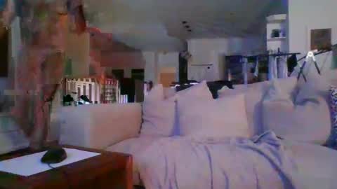 Snapshot of uncleozzie chatting on 04/25/26, 03:31 uncleozzie online show from 04/25/26, 03:31