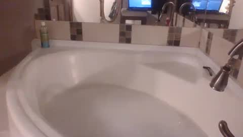 Snapshot of uncut4urbutt chatting on 12/24/24, 12:22 uncut4urbutt online show from 12/24/24, 12:22