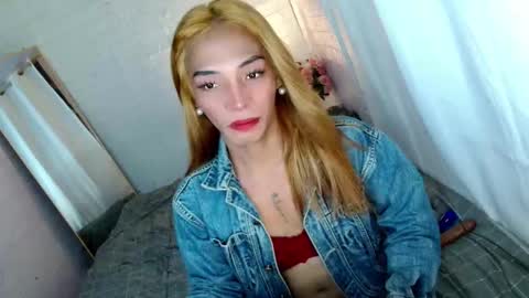 Snapshot of uncut_queen chatting on 05/04/26, 08:54 LOVELY JANE online show from 05/04/26, 08:54