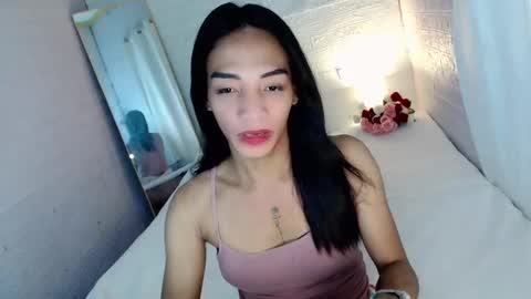 Snapshot of uncut_queen chatting on 06/07/26, 03:10 LOVELY JANE online show from 06/07/26, 03:10