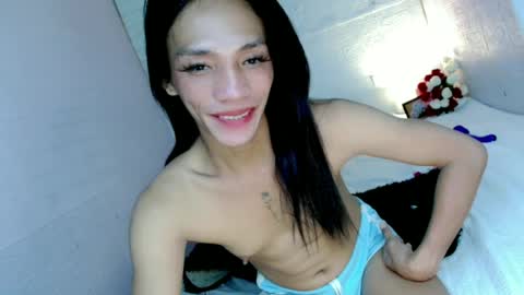 Snapshot of uncut_queen chatting on 06/14/26, 02:20 LOVELY JANE online show from 06/14/26, 02:20